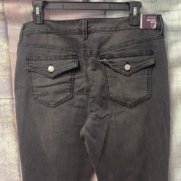 - Brand new Woman’s Gloria Vanderbilt jeans. Size 8 - Picture 8 of 12